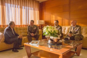 Un momento del encuentro en el despacho del Presidente del Cabildo de La Gomera