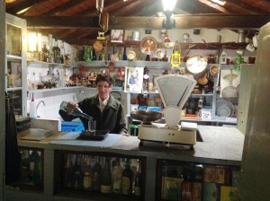 Efigenia Borges en un rincón de su restaurante (Foto www.vanitatis.elconfidencial.com)