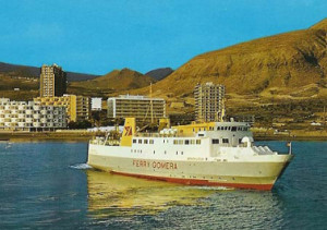 El primer "Benchijigua" maniobra en el puerto de Los Cristianos Foto: delamarylosbarcos.wordpress.com