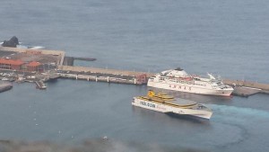 Barcos en el puerto de San Sebastián de La Gomera. Foto Gomeranoticias