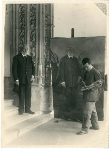 Unamuno posando para el pintor José Aguiar en la puerta de la Universidad de Salamanca. Año 1934. Fondo Miguel de Unamuno de la Universidad de Salamanca.jpg