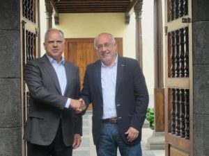 Presidente del Cabildo de La Gomera (i) y de Gran Canarias (d)