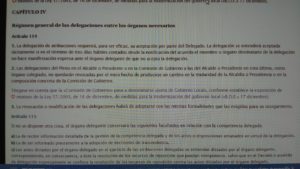 Artículo y apartados en los que se establece por parte del ROF la aceptación y "revocación o modificación" de las competencias de los concejales.