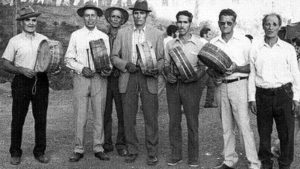 Antigua fotografía de tamboreros de Valle Gran Rey / foto: A. F. Chácaras y Tambores de Guadá