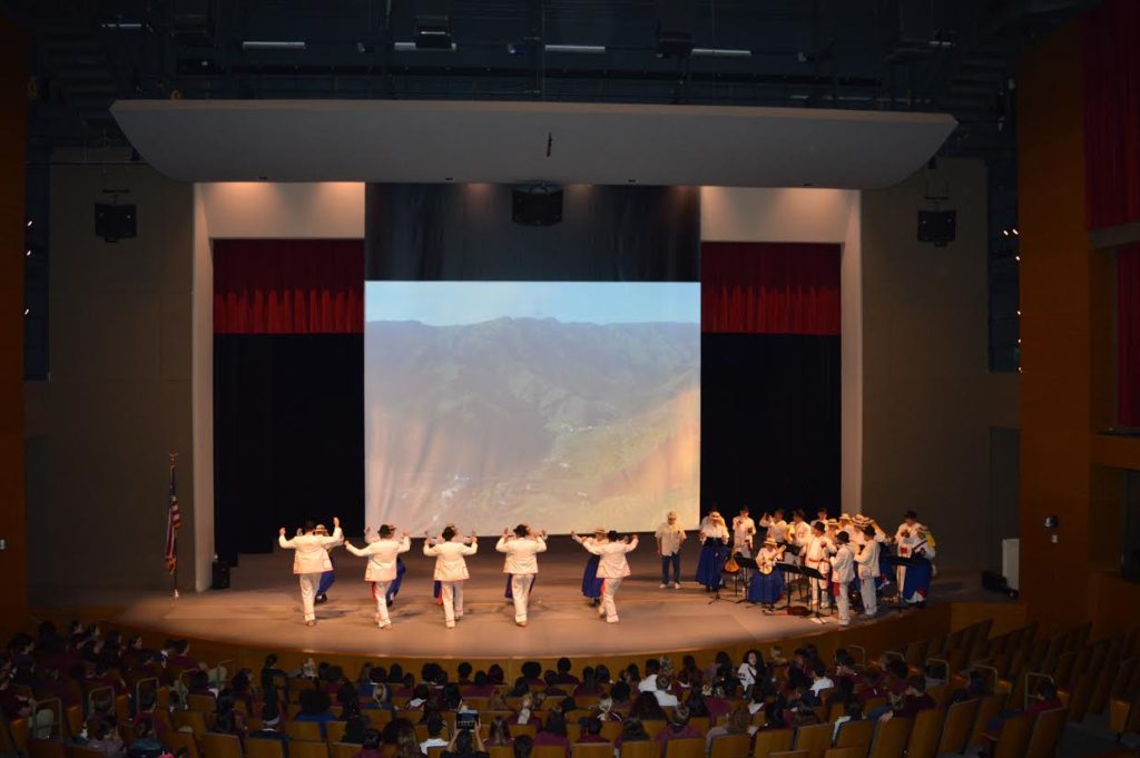 Actuación de la Agrupación en un colegio de Estados Unidos