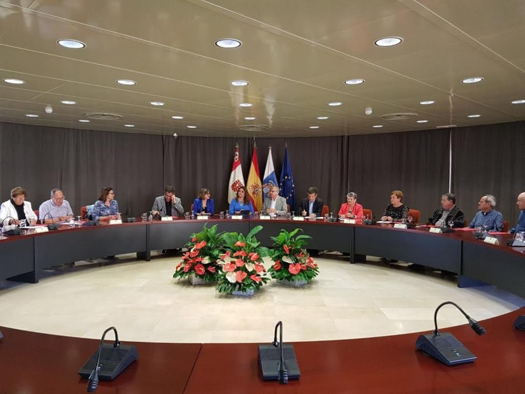 Reunión de la Consejera con las autoridades de La Gomera