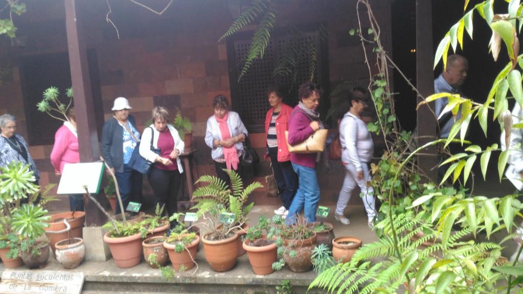 Durante su visita al Centro de Visitantes de Juego de Bolas