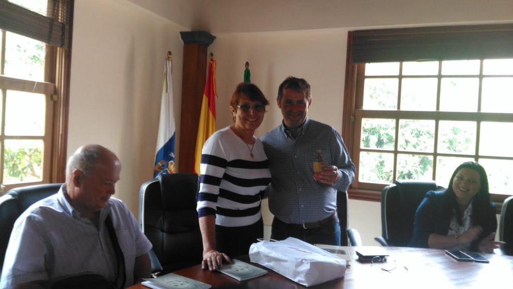 Emiliano Coello, alcalde de Vallehermoso recibió junto a sus concejales a los representantes fasnieros en el Consistorio Municipal