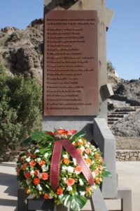 Relación de fallecidos incorporados en el monumento en el Roque de Agando. Foto Gomeranoticias