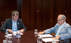 El Presidente D. Fernando Clavijo Batlle se reúne en Presidencia de Tenerife con Casimiro Curbelo a 5 de Octubre 2017. (Foto: Manuel Lérida/Presidencia GobCan) 