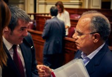 El barco de Naviera Armas con destino a El Hierro completa su capacidad de carga y no puede transportar diversas plataformas que esperaban embarcar