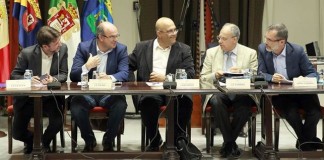 La Comisión de Cabildos del Parlamento canario, en busca de su identidad