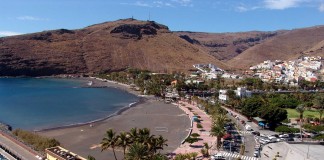 El Ayuntamiento de San Sebastián realiza trabajos de embellecimiento en la Avenida de Los Descubridores