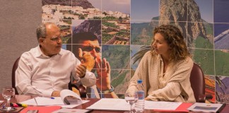 La consejera de Obras Públicas continúa la ronda de reuniones con los Cabildos Canarios en La Gomera