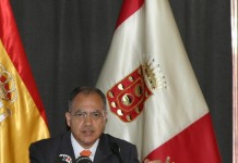 Los rebeldes libios estrechan el cerco sobre Gadafi