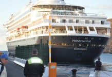 Llega al puerto capitalino el crucero Prinsendam