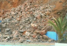 Se produce un importante desprendimiento de piedra en las proximidades de la Playa de la Cueva en San Sebastián