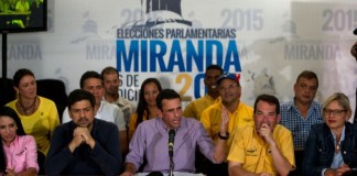 La oposición anuncia que ha logrado una mayoría de dos tercios en el Parlamento