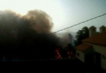 Se complica el incendio de Alojera por la proximidad del fuego a las viviendas