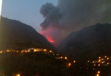 El humo invade la zona de Guadá pero el fuego permanece en «la orilla»