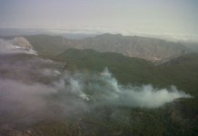 El incendio sobre Vallehermoso en el frente del fuego avanza muy lento y con viento en contra