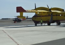 Helicópteros actúan aún sobre pequeños focos que se reavivan con el calor en La Gomera