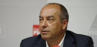 El PSOE exige a De la Serna medidas para paliar los problemas de aislamiento que sufren los territorios extrapeninsulares por la situación del transporte