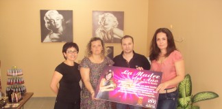 La madre del año gomera recibirá ocho regalos mensuales hasta el próximo abril de 2012