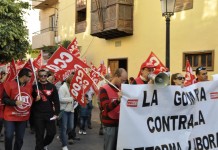 Una manifestación en protesta de la Reforma Laboral del Gobierno recorre las calles de San Sebastián de La Gomera