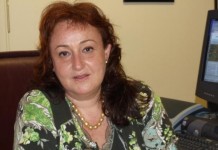 El líder del PSOE califica de «cruel,xenófobo e ineficiente» retirar el derecho sanitario a los sin papeles