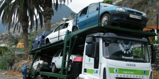 El Ayuntamiento de Hermigua retira  varios vehículos abandonados