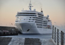 El crucero ‘Silver Spirit’ es recibido por las autoridades de La Gomera