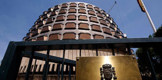 El Constitucional sólo suspenderá el pleno de investidura si Puigdemont no está presente