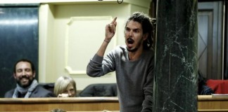 El diputado canario de las rastas de Podemos: ‘Los recortes y agresiones de estos años son de gente con traje y corbata’