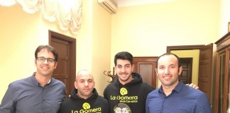 El Ayuntamiento de San Sebastián recibe al deportista gomero Jorge Práxedes