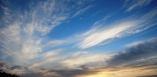 Cielos poco nubosos con calima ligera en las islas orientales