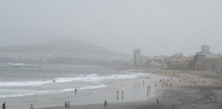 La calima continúa aunque remitiendo y las temperaturas superarán los 30 grados este miércoles en Canarias