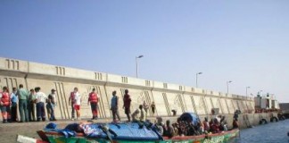 Localizan un cayuco a una milla de La Gomera, que arriba por sus propios medios a San Sebastián