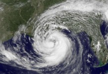 Isaac se convierte en huracán y toma fuerza en su avance hacia Nueva Orleans