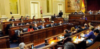 Los diputados del Parlamento canario cobran de media 9.000 euros al año en dietas