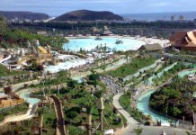 Treinta jóvenes de la Asociación Juvenil Aguachiche disfrutaron de su excursión al Siam Park