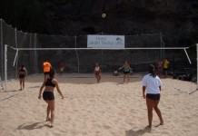 El CV Bahía San Sebastian colabora con el Hotel Tecina en la practica del voleibol en sus instalaciones