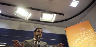 El PSOE a Podemos: «Pablo, ¿en qué momento te ha encargado el Rey la investidura?»