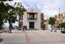 Los científicos analizan muestras del agua ´manchada