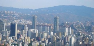 Curbelo reivindica actuaciones concretas para atender a los emigrantes canarios de Venezuela