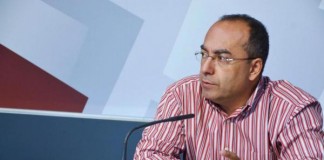 Julio Cruz asegura que Fomento «no tiene intención alguna de mejorar la situación del aeropuerto»