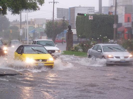 Aemet eleva a naranja y amplía los avisos en Canarias por lluvias de más de 100 litros por metro cuadrado