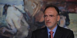 El senador canario Manuel Fajardo, hospitalizado tras recibir la primera dosis de la vacuna de AstraZeneca