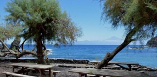 ADGomera critica que el kiosco-bar de La Caleta siga cerrado un año después y sin fecha de apertura