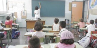 Educación convoca 160 plazas para formación docente en el extranjero
